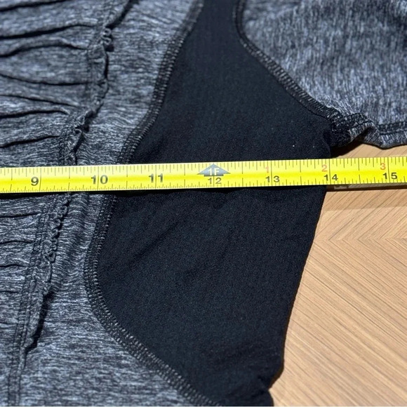 Lululemon Run Your Heart Out 1/4 Zip Pullover Size 2 - Picture 5 of 9